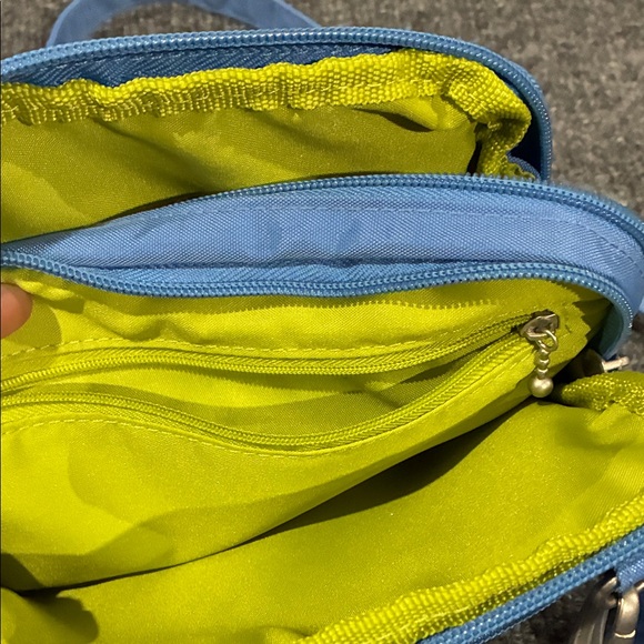 Baggallini Crossbody Shoulder Travel or Belt Waist Bag w/Inner Wallet - Picture 4 of 8